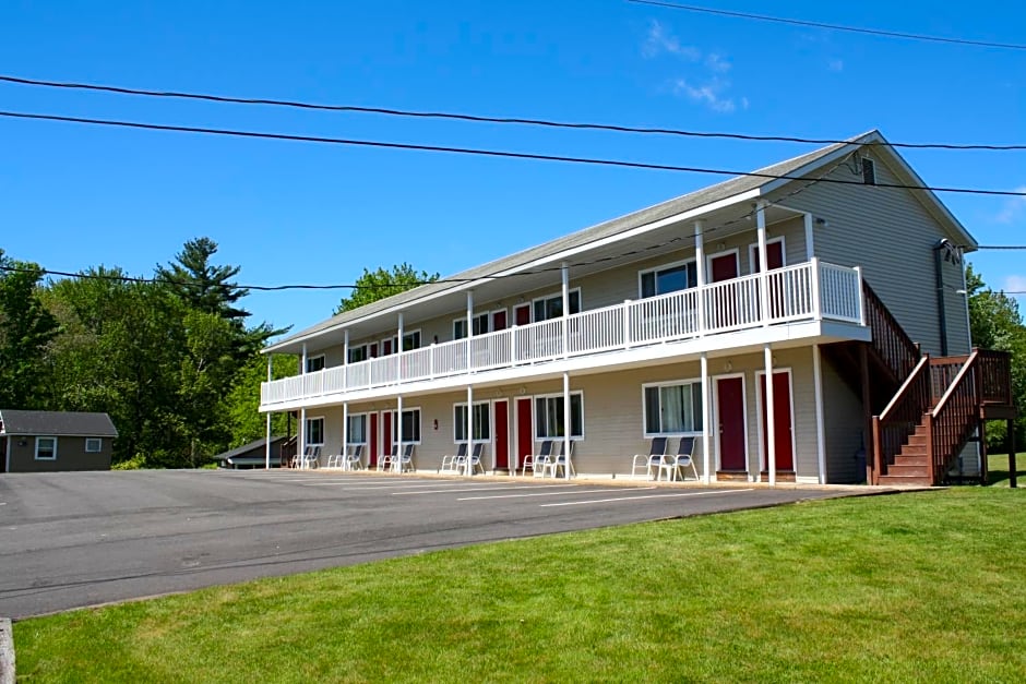 Coast Village Inn and Cottages