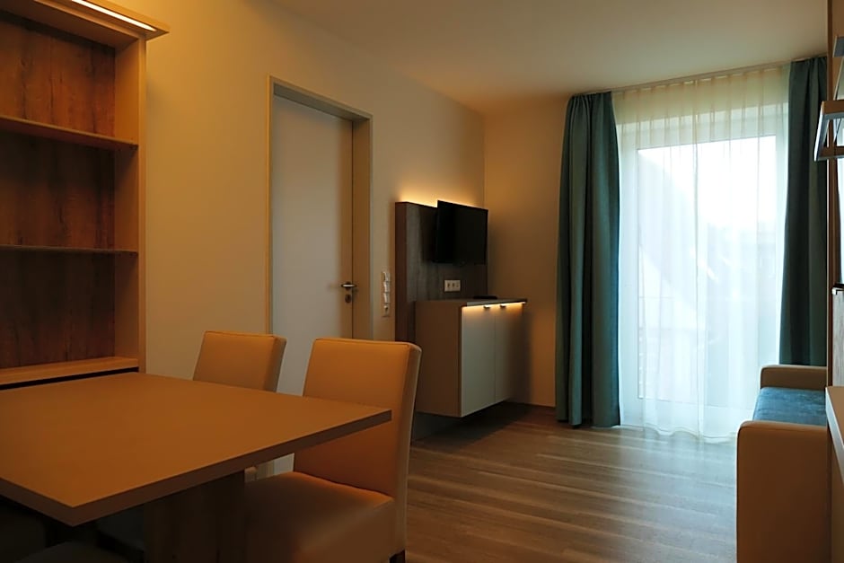 Meyn's Apartments & Hotel