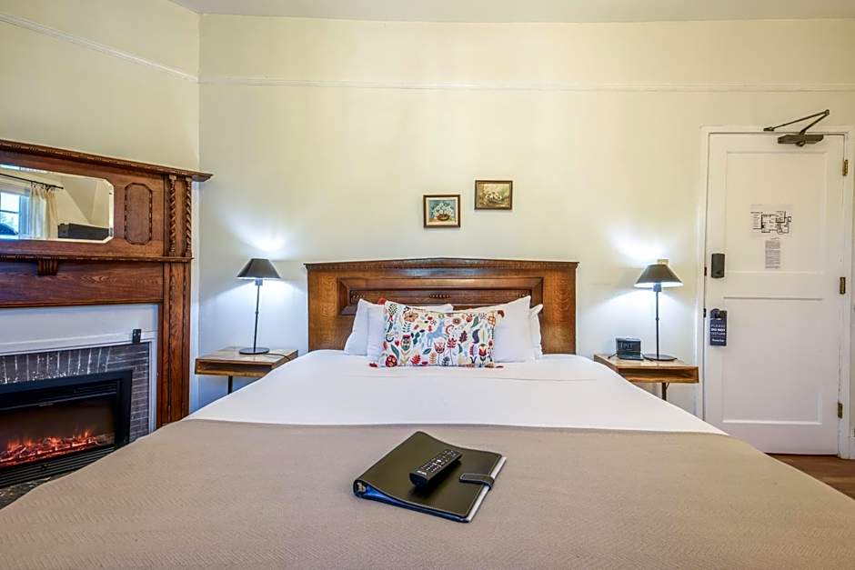 Cedar Gables Inn