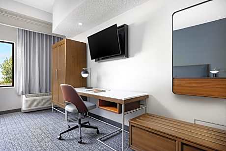 One-Bedroom King Suite with Sofa bed, Courtyard view