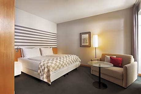 Standard King Room Gardenwing