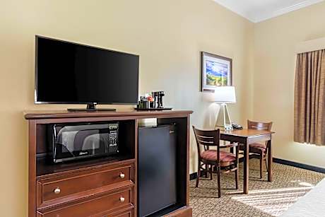 Deluxe King Room - Non-Smoking