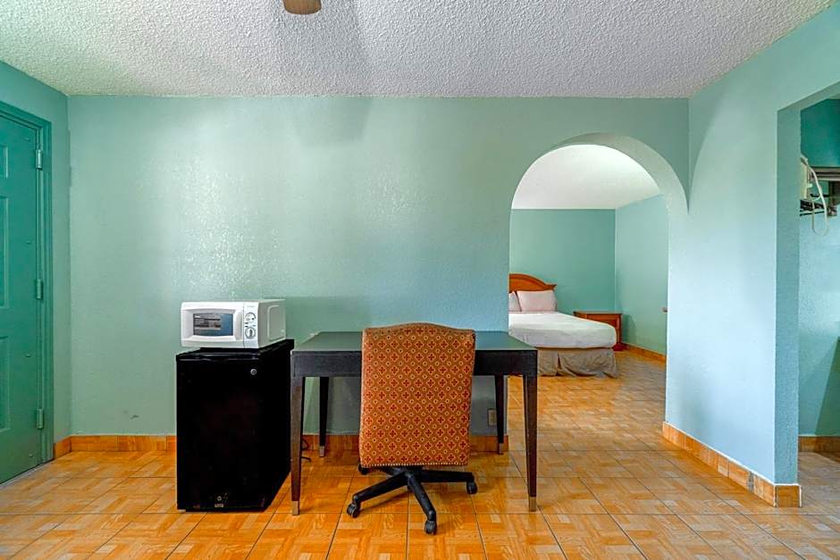 Lone Star Inn & Suites by OYO Harlingen TX