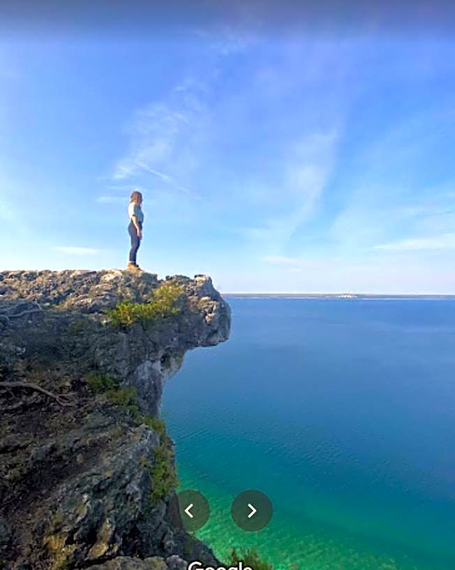 Lakehouse chalet on Sky Lake Ontario 5 bedrooms