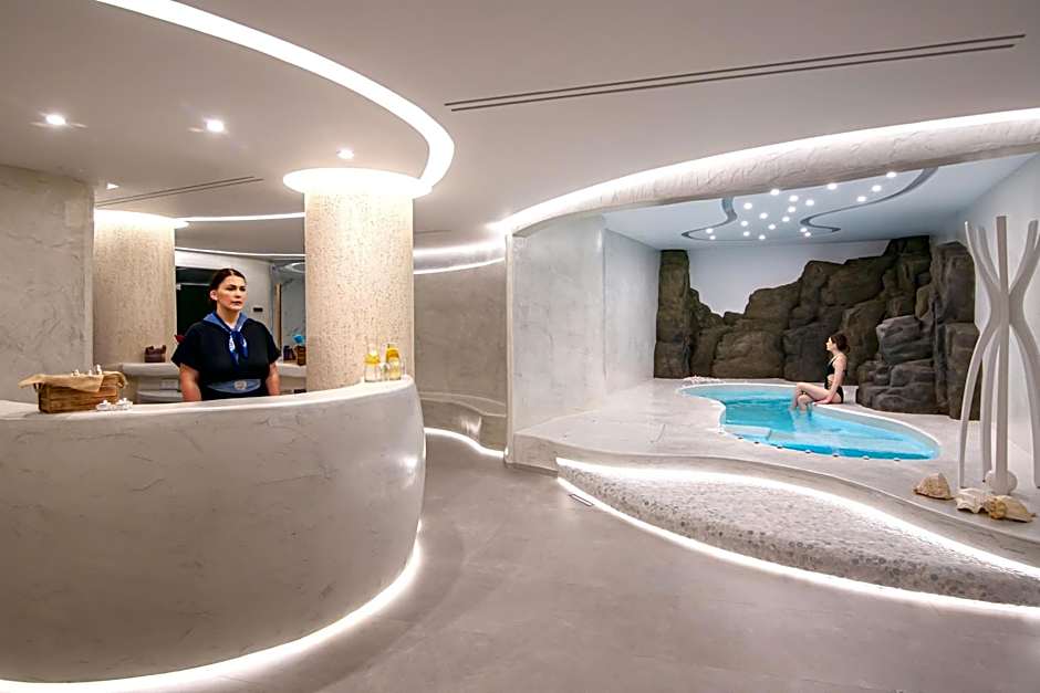 Acroterra Rosa Luxury Suites