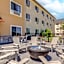 Comfort Suites Johnson Creek Conference Center