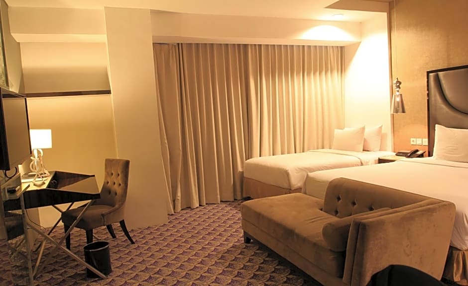 Aston Bellevue Radio Dalam