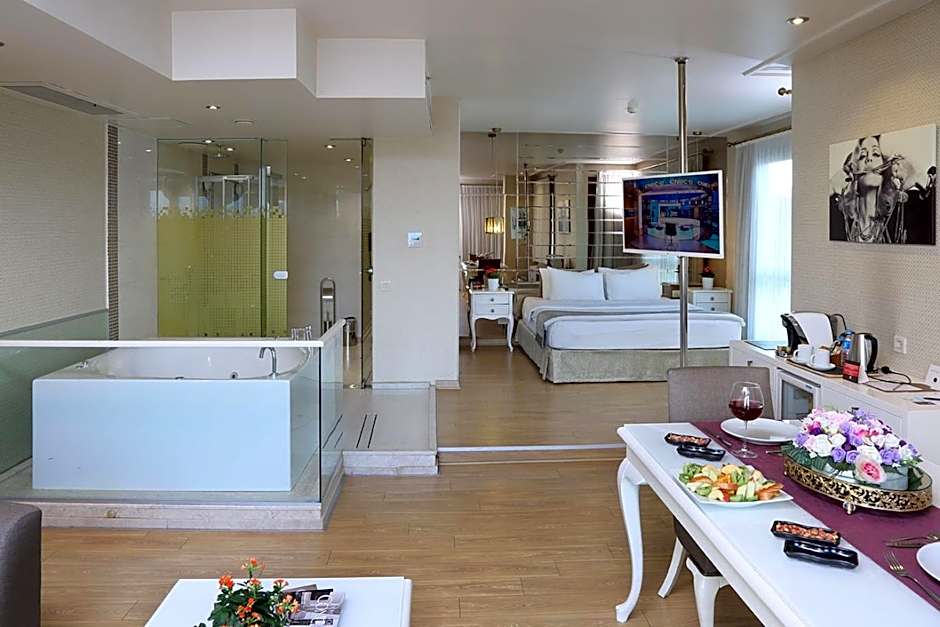 Photo 1 of 11 of Suite
