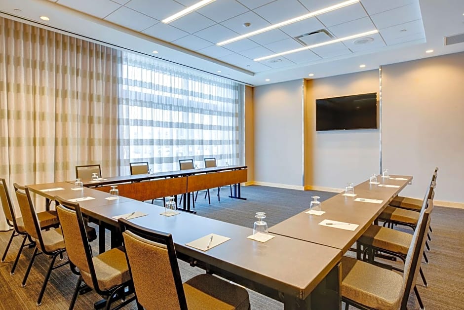 Hampton Inn By Hilton & Suites Boston-Waltham