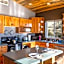 Bison Lodge - Lg Home - 2 bedrooms - less than 5 miles to Yellowstone North Entrance, Sleeps up to 8