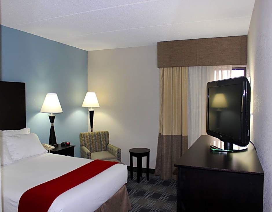 Holiday Inn Express Forsyth By IHG