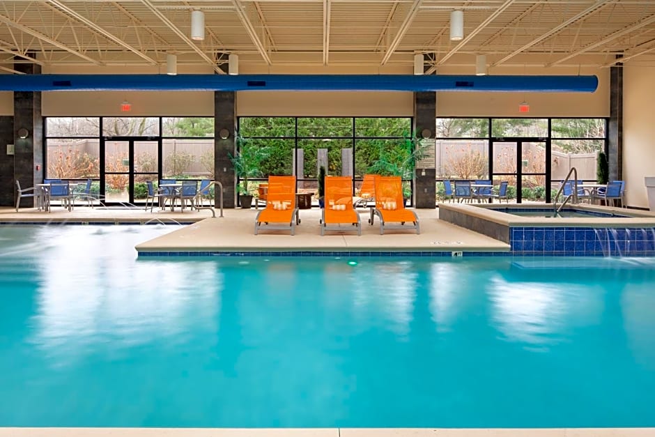 Holiday Inn and Suites Charleston West, an IHG Hotel