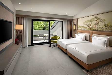 Deluxe Family Room Forest View