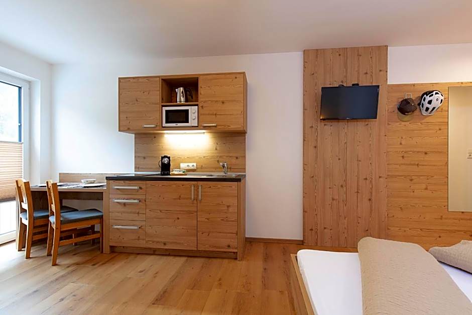 GIGGI Tenne Studios
