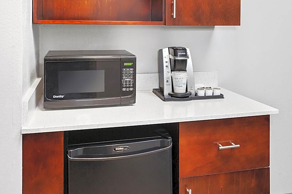 Holiday Inn Express & Suites Carmel North  Westfield By IHG