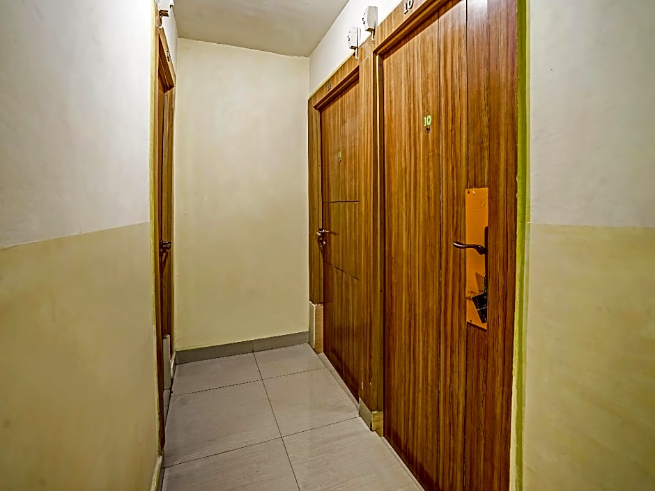 OYO 90158 Hotel Lendosis Perintis Kemerdekaan