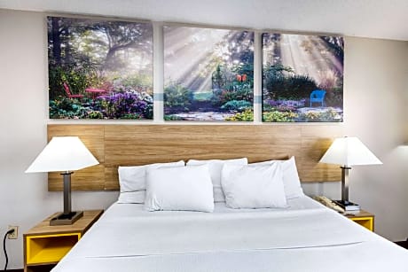 King Room - Mobility Access/Non-Smoking