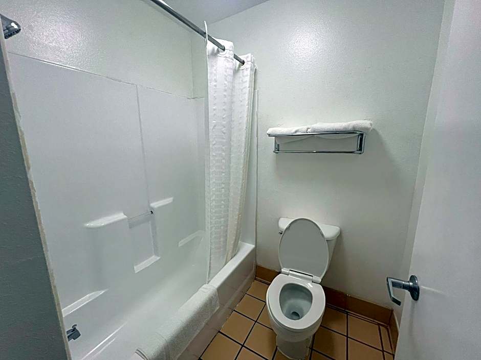 Budget Inn by Oyo San Augustine