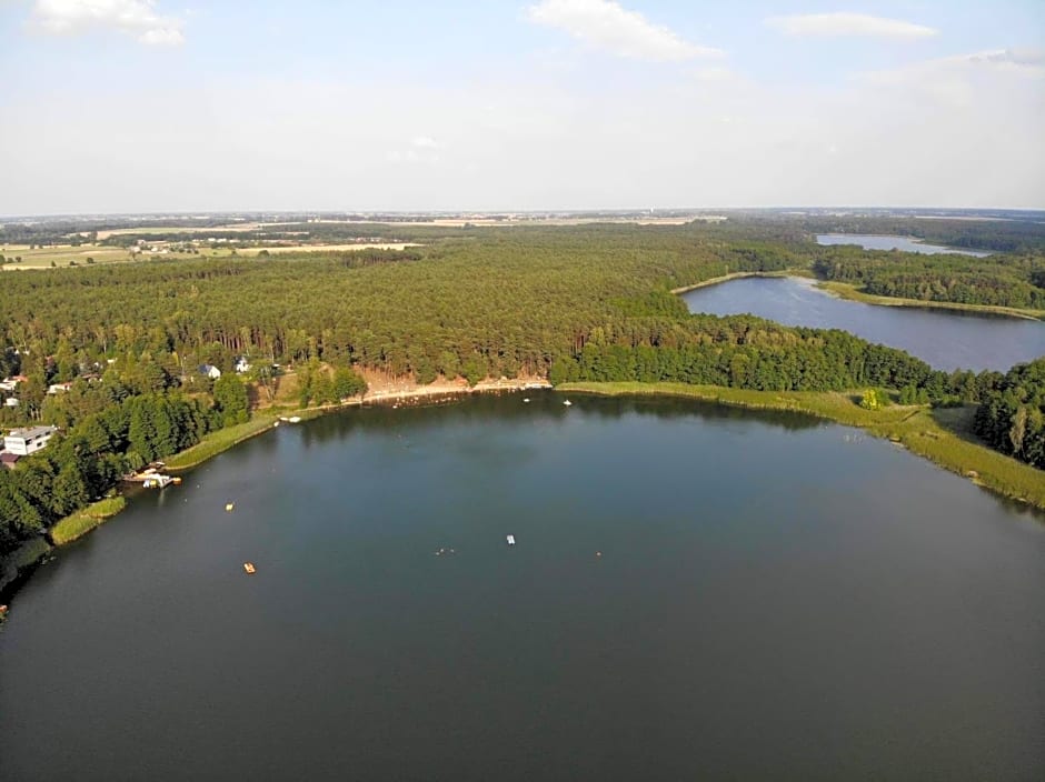 Domek letniskowy nad jeziorem w St?szewku