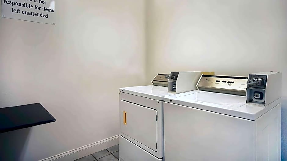 Motel 6-Grand Rivers, KY