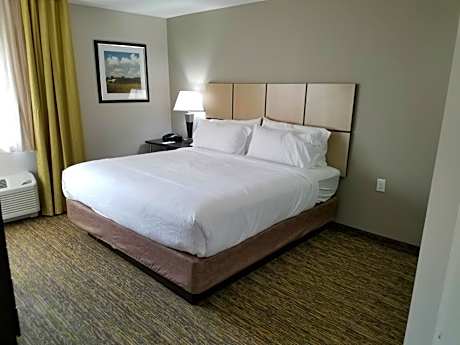 King Room with Mobility Accessible Tub - Non-Smoking