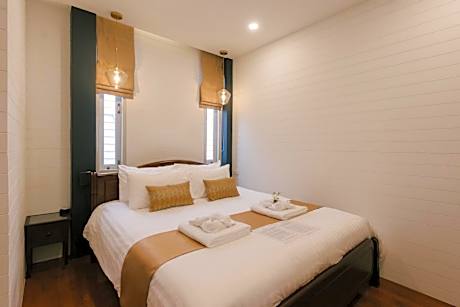 Deluxe King Suite