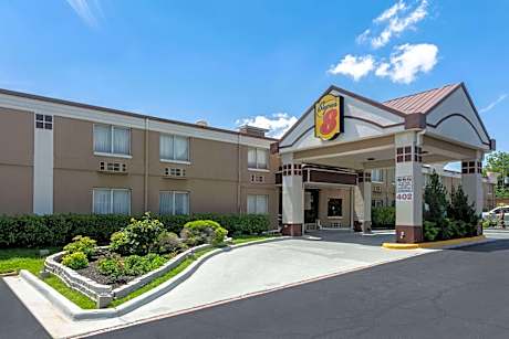 Super 8 by Wyndham Grand Prairie North