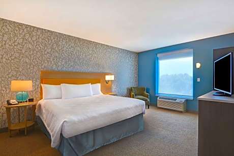 King Suite with Bath Tub - Disability Access/Non-Smoking