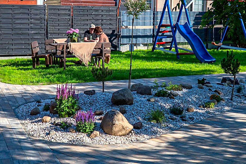 DOMKI POD JARZĘBINĄ