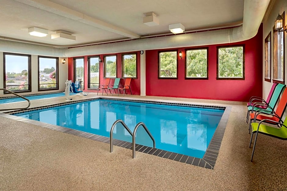 Super 8 by Wyndham Eveleth