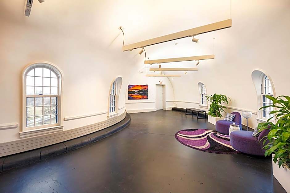 The Richardson Hotel