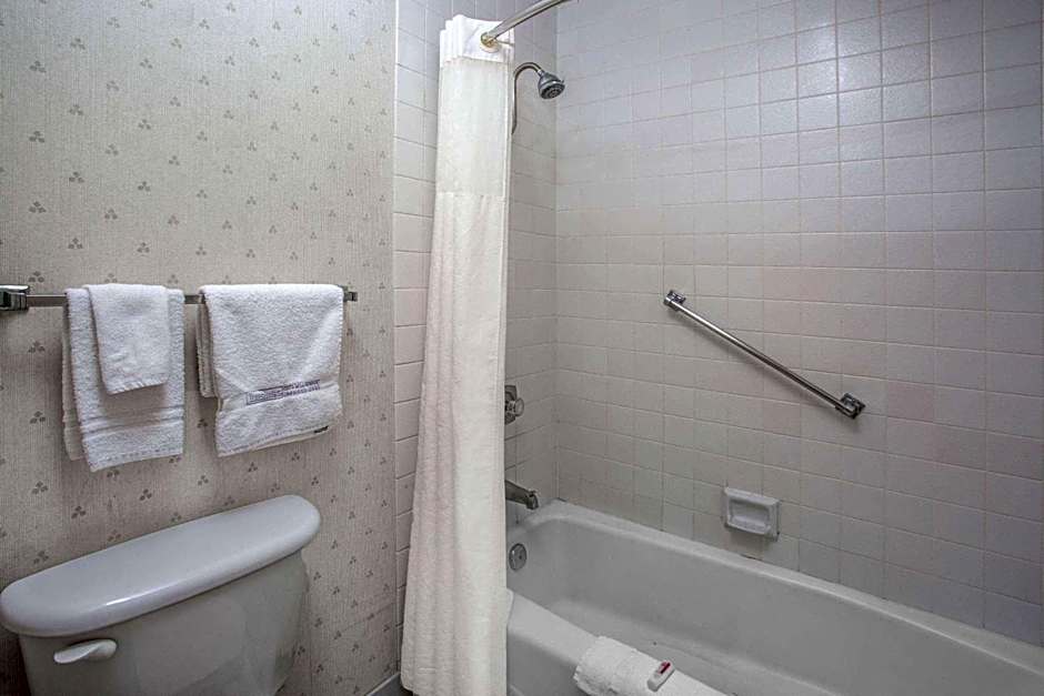 Travelodge by Wyndham Costa Mesa Newport Beach Hacienda