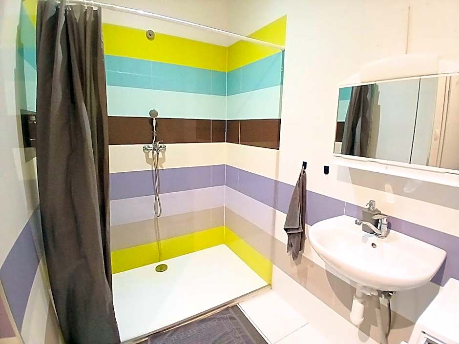 Dimael Hostel & Apartments