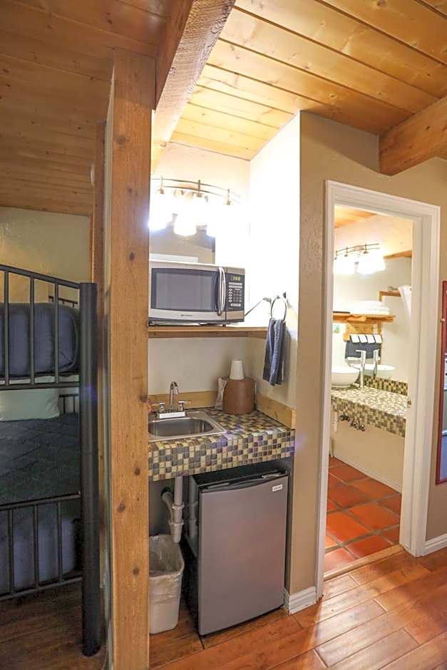 The Boulder Creek Lodge