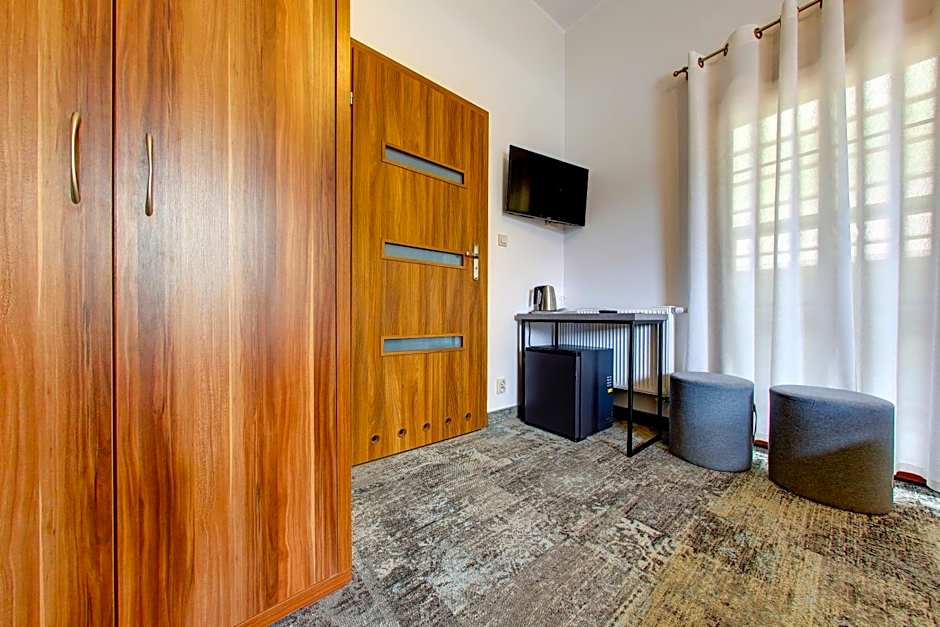 POD DEBEM Kompleks Zeglarsko-Rekreacyjny