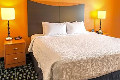 Queen Guest Room