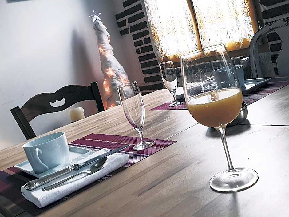 Chambres d'Hôtes et Gîtes- L'Abri sous Roche