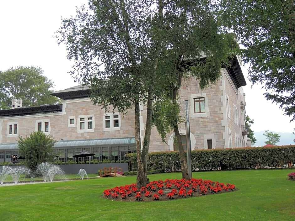 Castillo Del Bosque La Zoreda