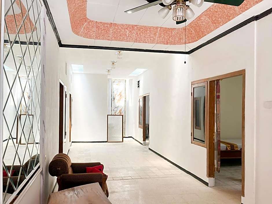 RedDoorz Syariah Near Alun-Alun Tulungagung