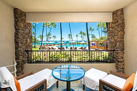 Newly Renovated, 1 Bedroom 2 room Suite, 1 King, Sofa bed, Beachfront, Poolside, Balcony