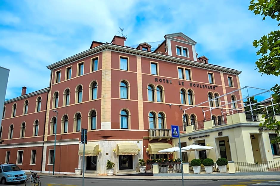 Photo 1 of 25 of Hotel Le Boulevard
