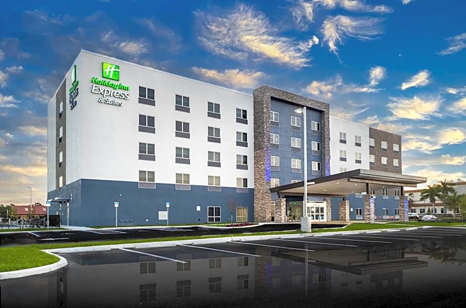 Photo 1 of 48 of Holiday Inn Express and Suites Fort Myers Airport By IHG