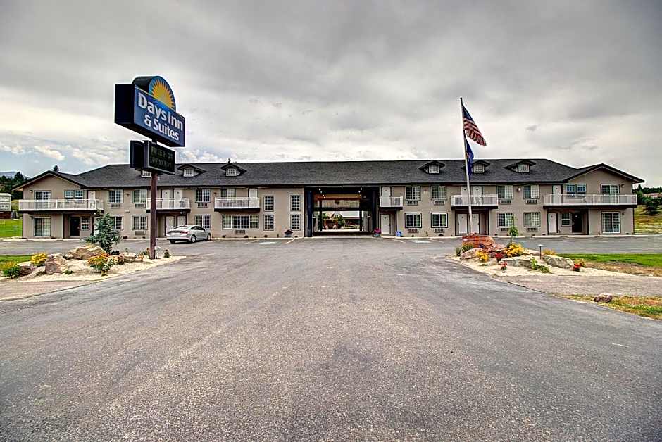 Days Inn & Suites by Wyndham Lolo