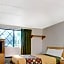 Super 8 by Wyndham Stamford/New York City Area