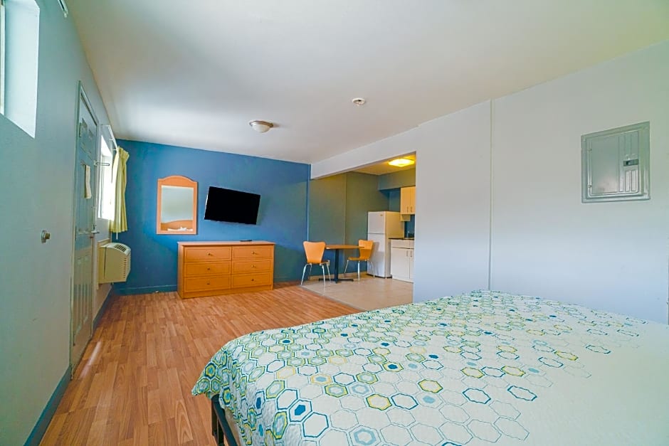Photo 1 of 11 of King Bed with Kitchenette Non-Smoking