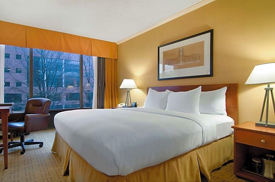 Hilton Knoxville