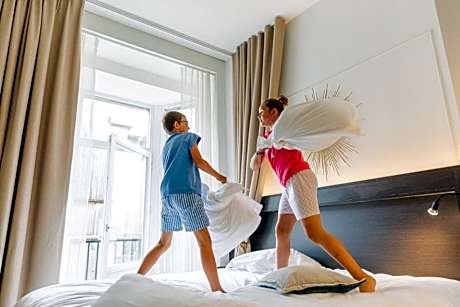 Family Room Courtyard