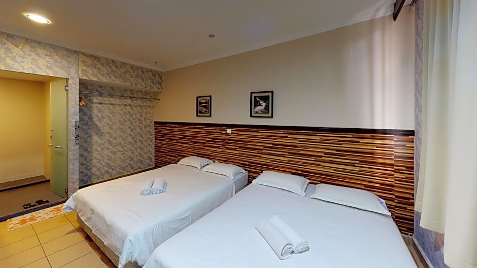 Iskandar Hotel