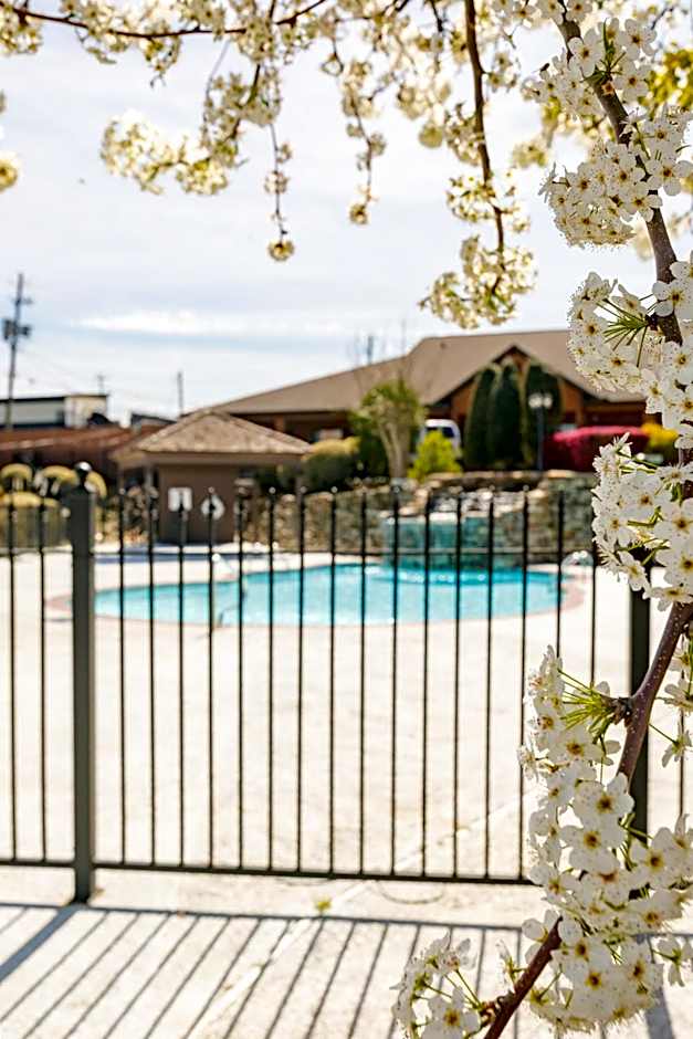 Gadsden Inn and Suites