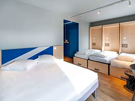 Smart Family Room with One Double and Three Single Beds
